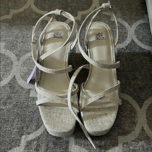 Wild Fable Cream Sandals with Strappy Design